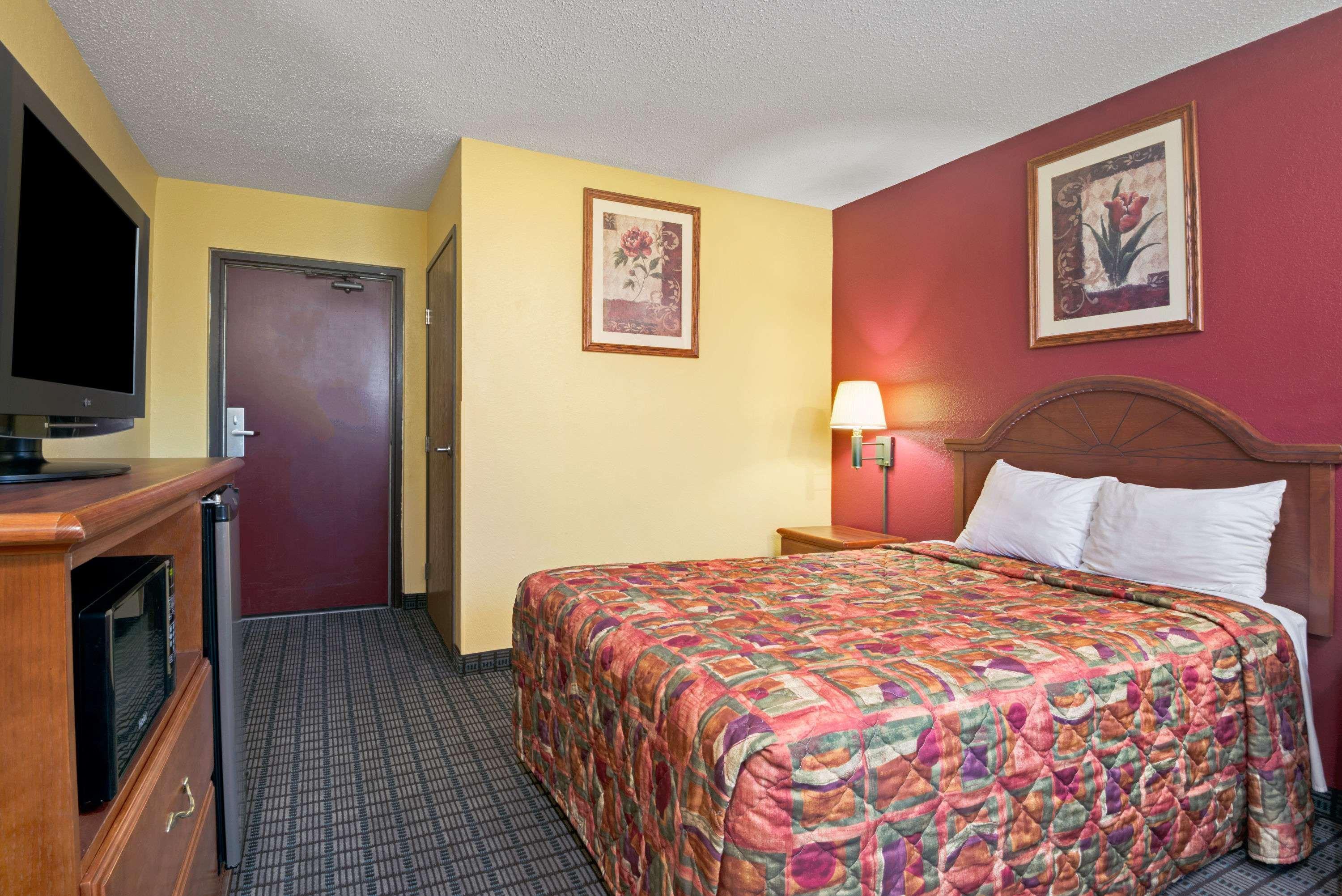 Days Inn By Wyndham Torrington Extérieur photo