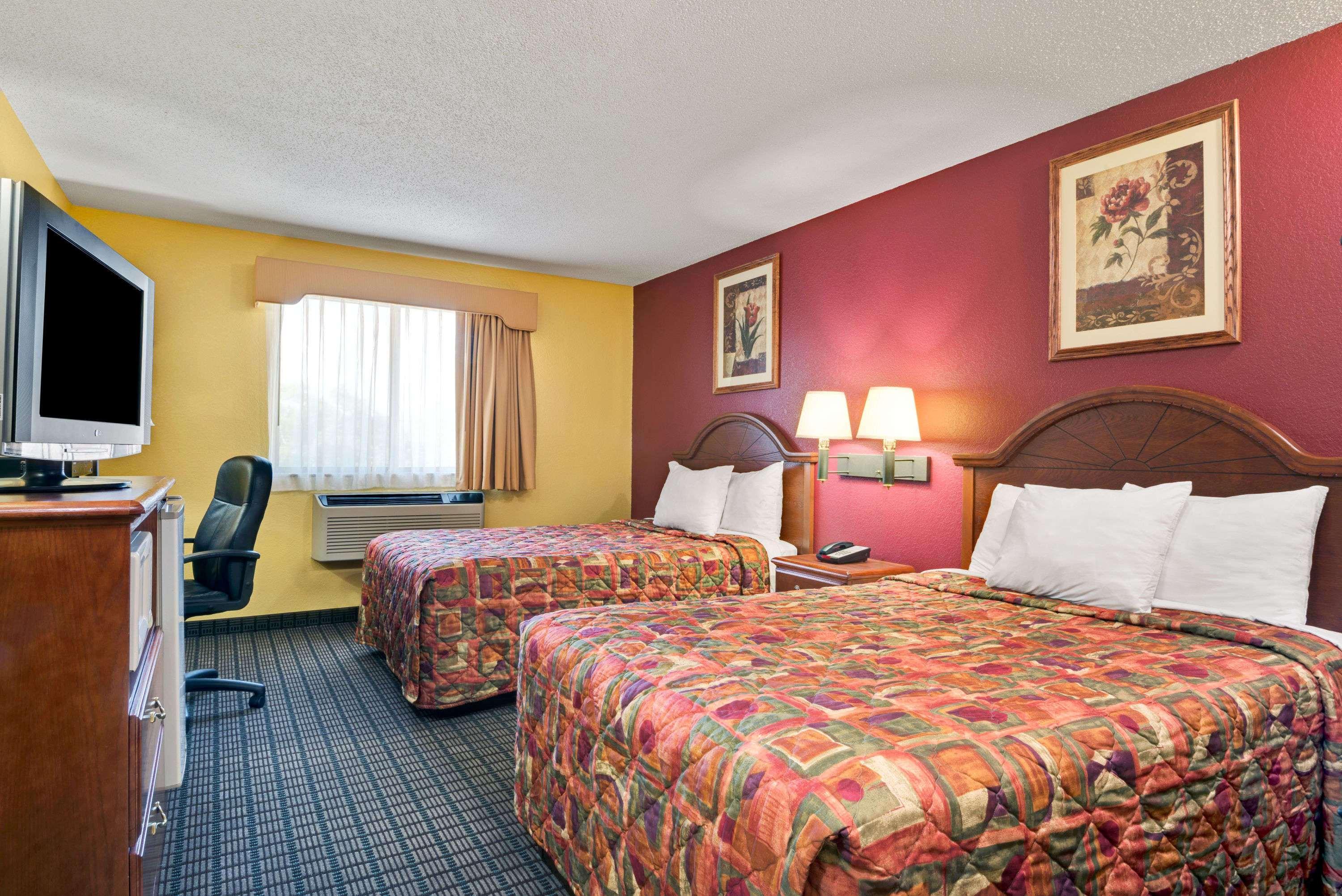 Days Inn By Wyndham Torrington Extérieur photo