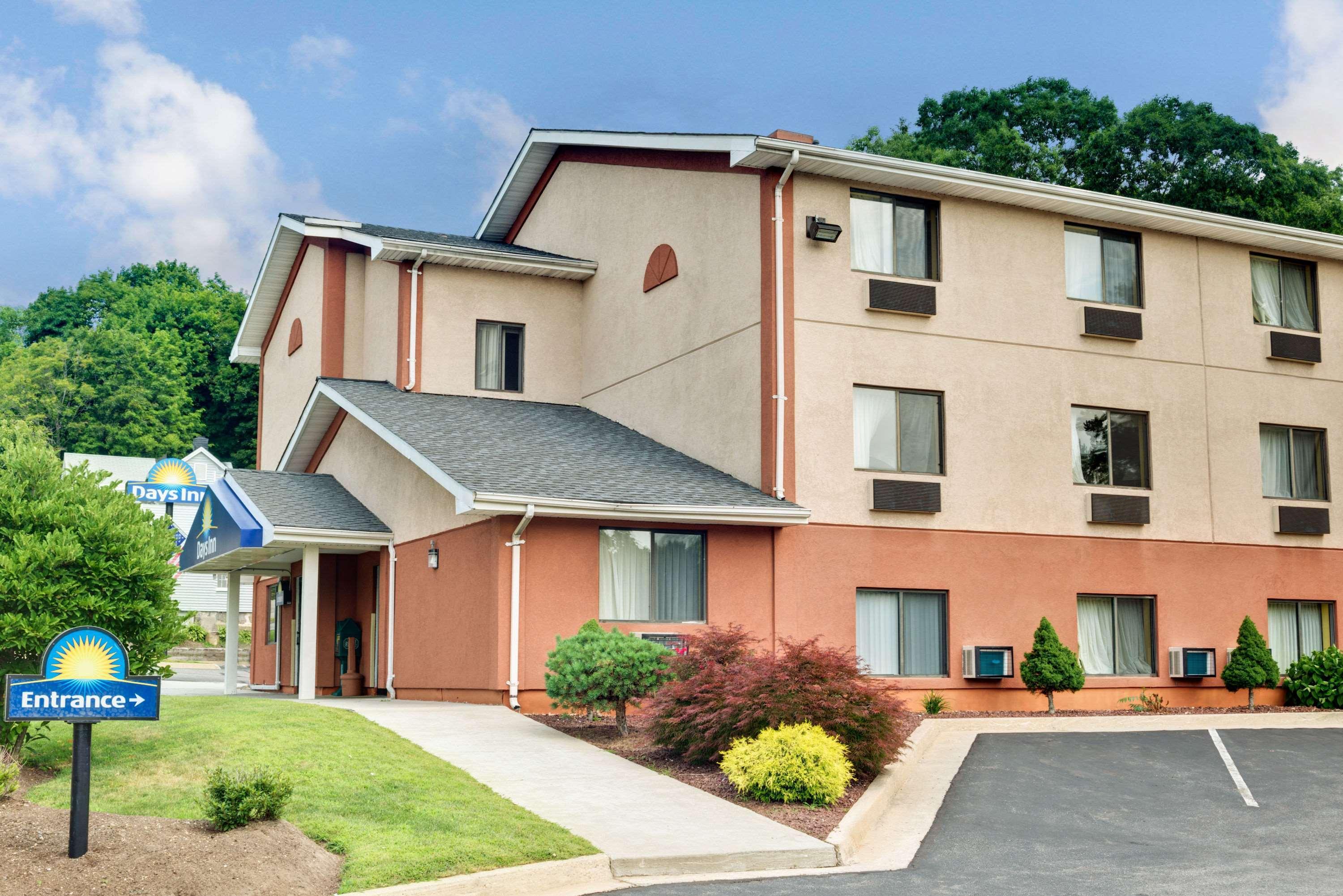 Days Inn By Wyndham Torrington Extérieur photo