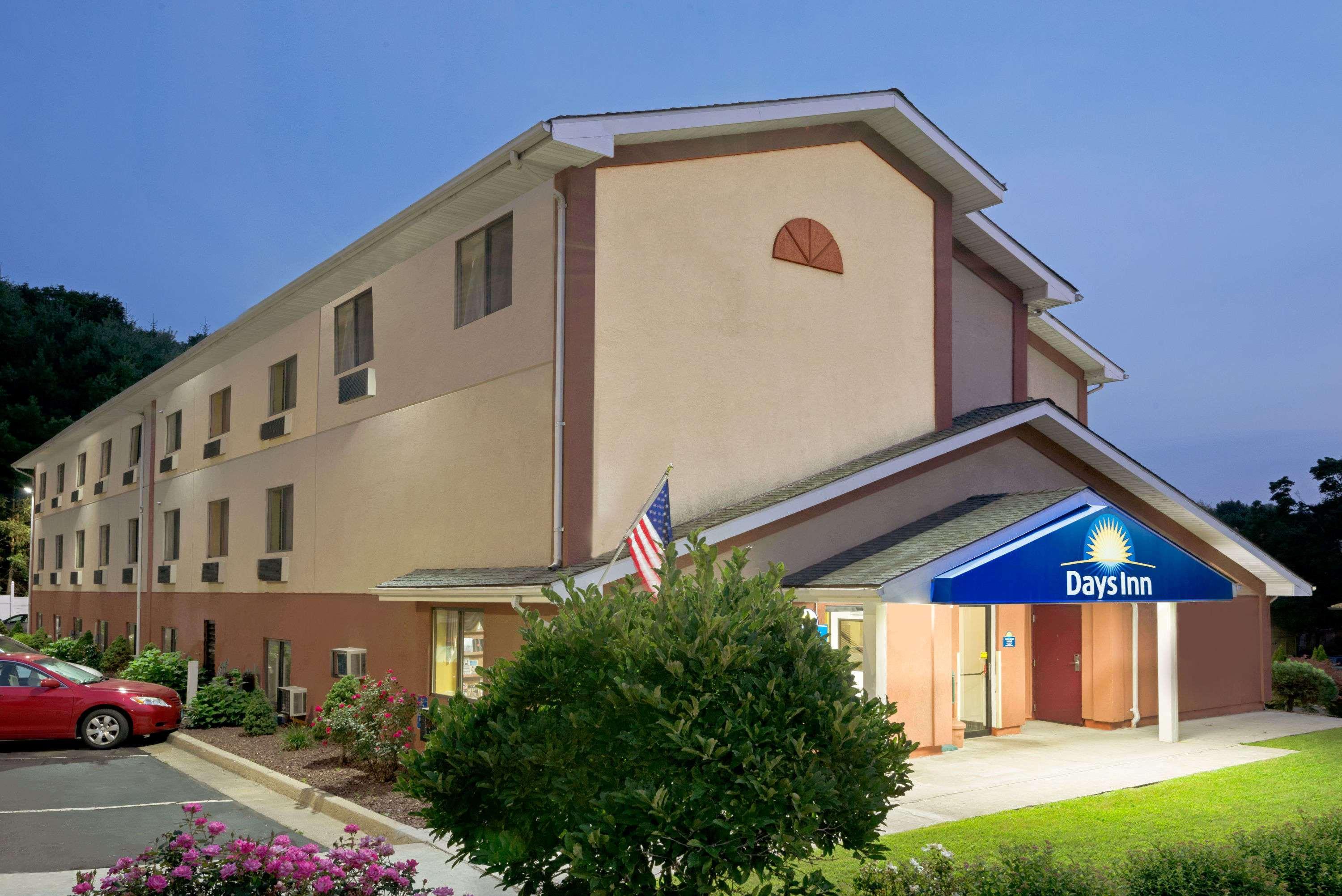 Days Inn By Wyndham Torrington Extérieur photo