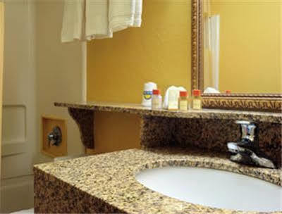 Days Inn By Wyndham Torrington Extérieur photo